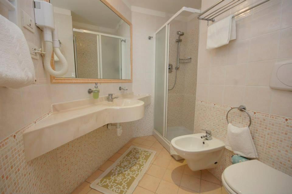 Hotel Excelsior Каттолика Экстерьер фото
